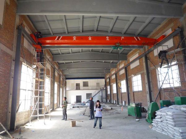 LH型電動(dòng)葫蘆橋式起重機(jī)